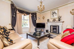 Sitting Room- click for photo gallery